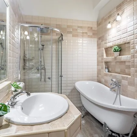 - Large - Cozy Apartament