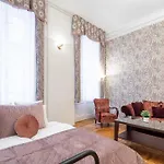 - Large - Cozy Lägenhet