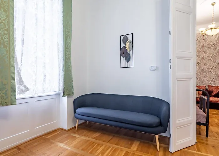 - Large - Cozy