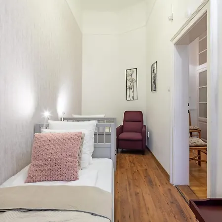 - Large - Cozy Apartmán *