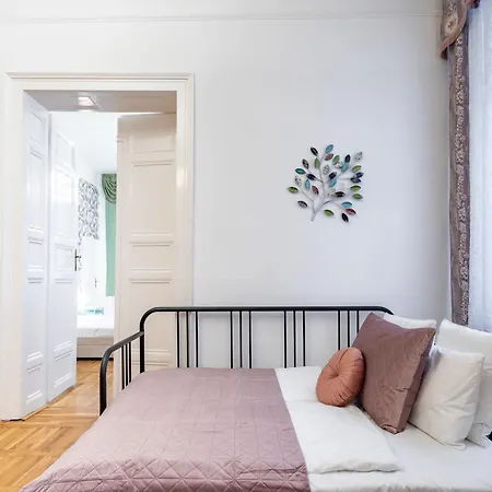 - Large - Cozy Apartmán Budapešť