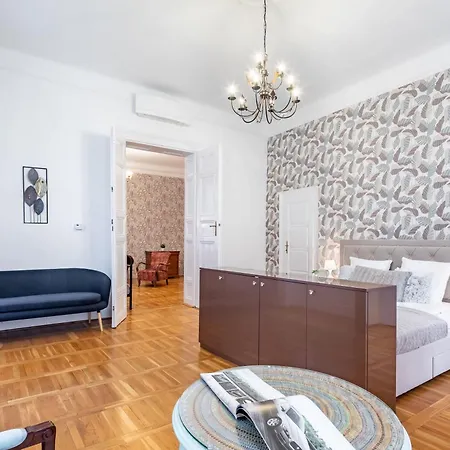 - Large - Cozy Apartmán *