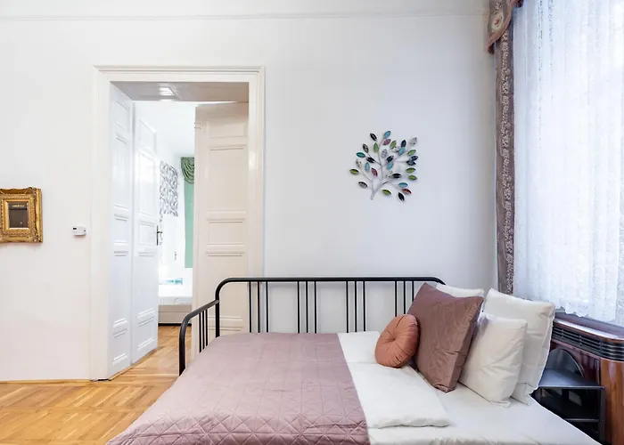 - Large - Cozy Apartamento Budapest